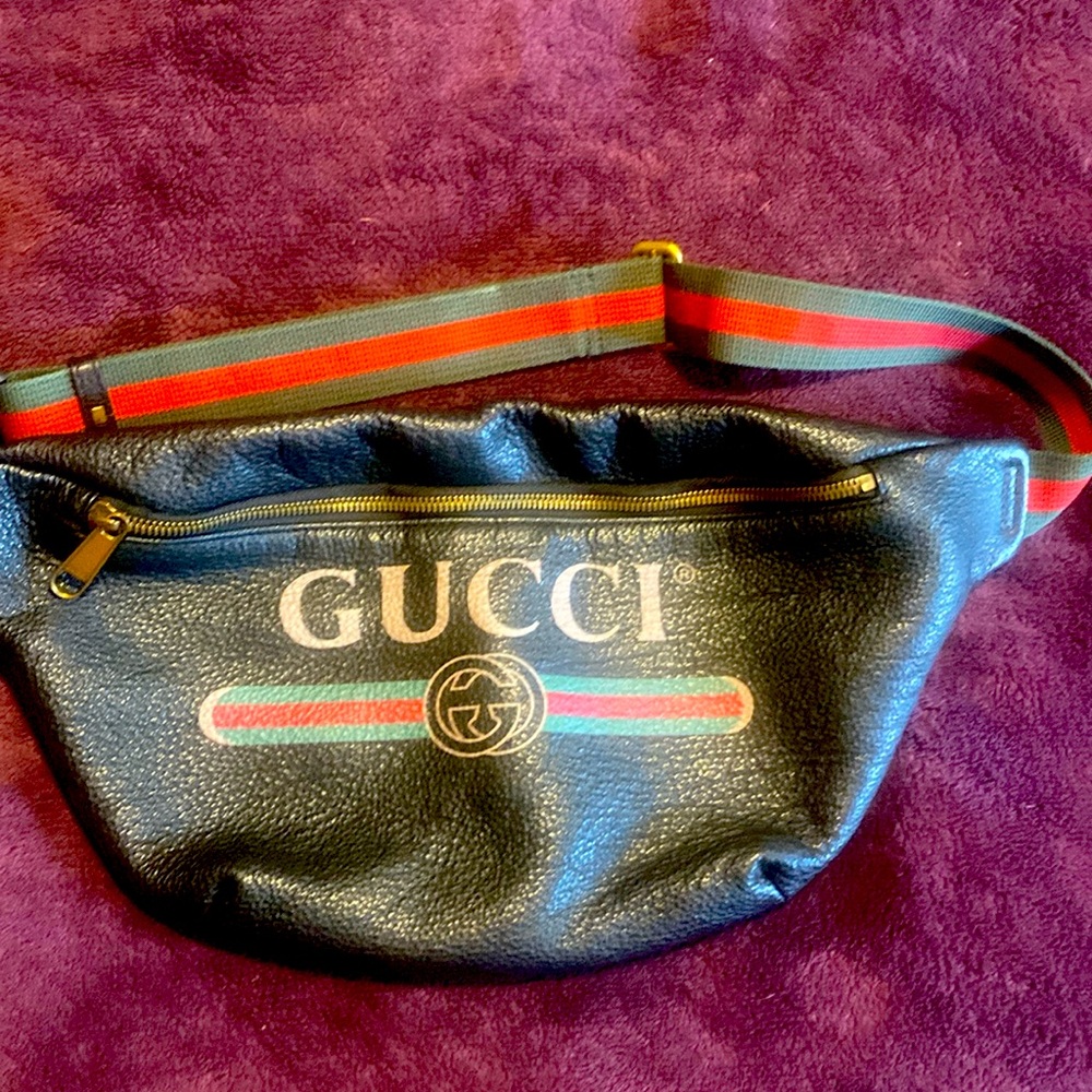 GUCCI 527792 Sherry Line Body Bag Print Leather Black 252656. Gently used.